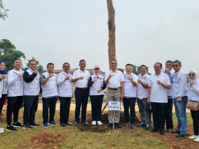 Bantu Pemerintah, KADIN DKI Jakarta Sumbangkan 1.000 Bibit Pohon dan Sejumlah Benih Ikan