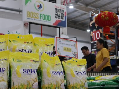 Stok Beras Cukup, Bulog Minta Masyarakat Tak Panik