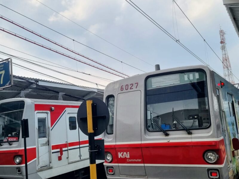 KAI Commuter Line Layani Ratusan Ribu Penumpang Saat Momen Iduladha