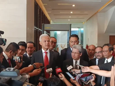 Sidang MK: Apakah Gibran Lebih Pantas dari Prof. Yusril untuk Jadi Wapres?