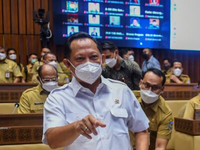 Mendagri Tito Minta Pemda Jangan Ngawur Naikkan Pajak/Retribusi