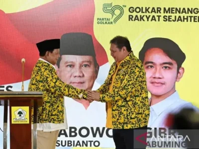 Jokowi, Gibran Bisa Jadi Kader Golkar, Ketua Umum Nanti Dulu
