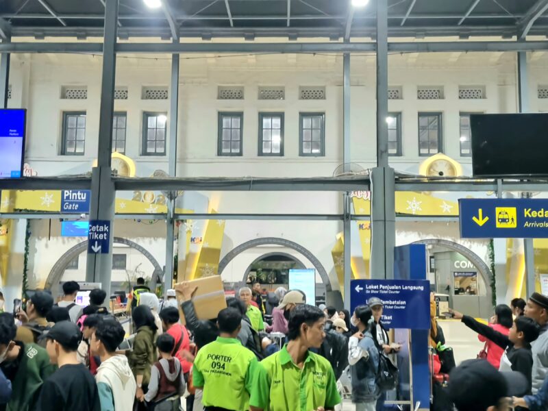 KAI Layani Ratusan Ribu Penumpang Saat Puncak Arus Balik Idulfitrii