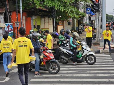 Meriahkan Ramadan, Maxim Jakarta Bagikan Takjil Gratis Kepada Masyarakat