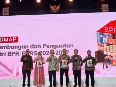 Komitmen Kembangkan BPR-BPRS, OJK Luncurkan Roadmap Penguatan Industri BPR dan BPRS
