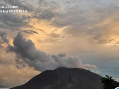 Gunung Lewotobi di NTT Erupsi, Masyarakat Jangan Aktivitas di Radius 3 Km