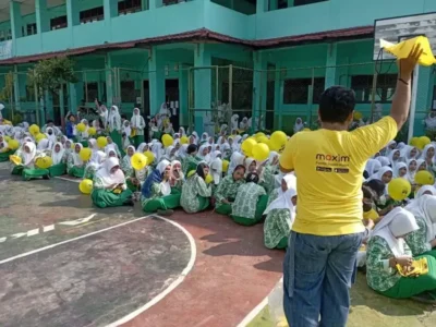 Peringati Hardiknas, Maxim Gelar Kegiatan Edukasi di Berbagai Sekolah