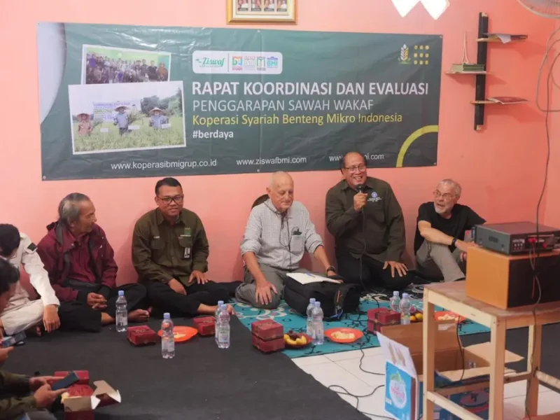 UBC Canada Bersama IPB University Pelajari Pengelolaan Sawah Wakaf di Kopsyah BMI