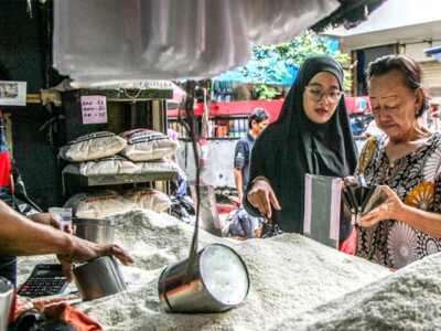 Efek Rupiah Anjlok, Harga Mie dan Beras Naik