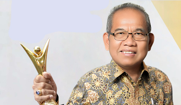 40 Tahun Bangun Koperasi HM. Atna Tukiman Raih Life 