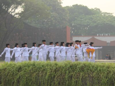 Jalankan Tugas Upacara HUT Kemerdekaan RI, Tim Paskibra SMPN 115 Jakarta Tampil Mengesankan di TMII