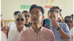 Gibran Didampingi Zulhas dan Raffi Tinjau Koperasi Susu Sapi di Lembang