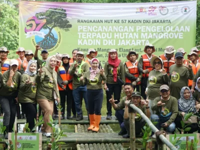 Kadin DKI Jakarta Tanam 500 Bibit Pohon Bakau di PIK untuk Cegah Abrasi