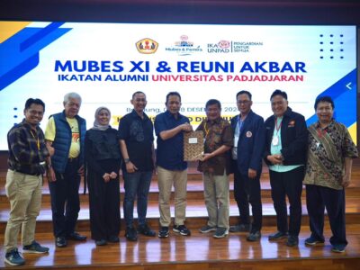Wamenkop Ferry Juliantono Dikukuhjan jadi Ketum IKA Unpad Periode 2024-2028