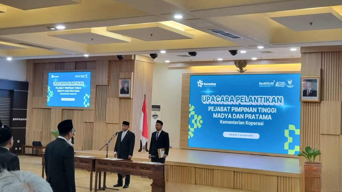 Lantik Belasan Pejabat Tinggi di KemenKop, Ini Pesan dari Budi Arie