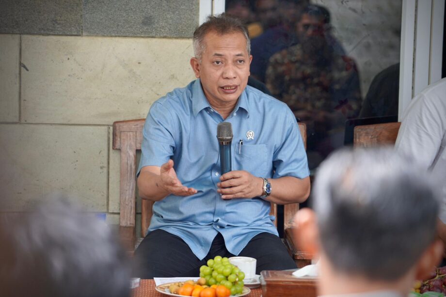 Dukung Ketahanan Pangan di Perikanan, WamenKop Panen Perdana di Muaragembong