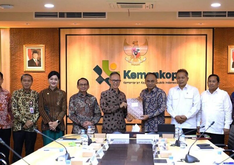 Kemenkop RI Serahkan Daftar Koperasi di Sektor Jasa Keuangan ke OJK sebagai amanat UUP2sk