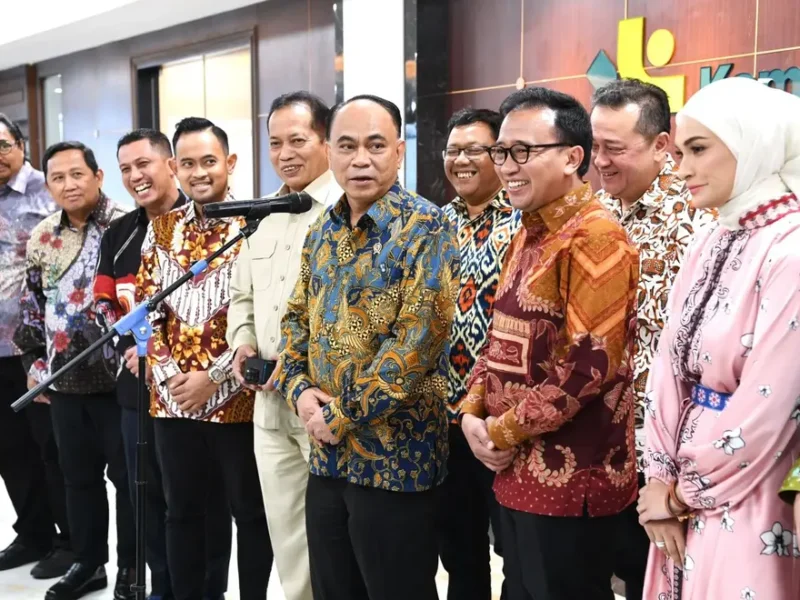 Menkop Budi Arie Ajak Dekopin Perkuat Ekonomi Konstitusi Melalui Koperasi