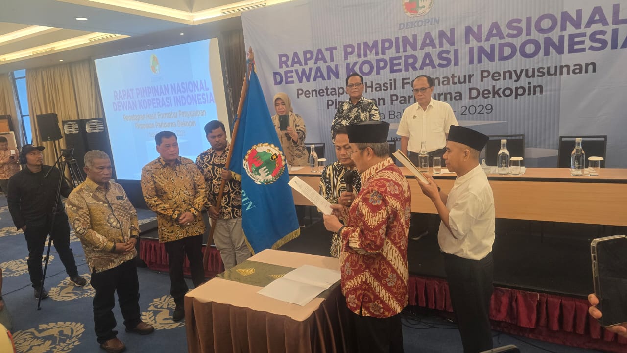 Nurdin Halid Serahkan Kepemimpinan Dekopin ke Jimly Asshiddiqie, Tegaskan Komitmen Mendukung