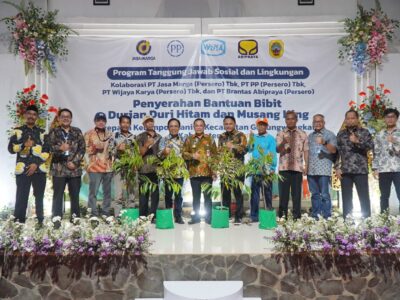 Empat BUMN Serahkan 2.670 Bibit Pohon Durian ke Kelompok Tani di Pati