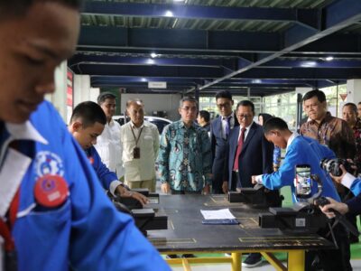 Menaker Yassierli Lepas 1.500 Peserta Magang Luar Negeri