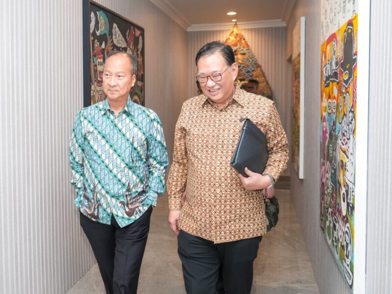 Menperin Bahas Kelangkaan Bahan Baku Kelapa Bersama HIPKI