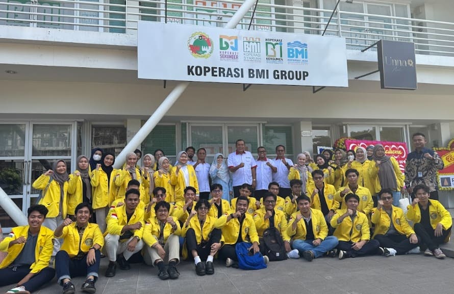 Mahasiswa FEB UI Pelajari Keuangan Mikro Syariah Langsung di Kopsyah BMI