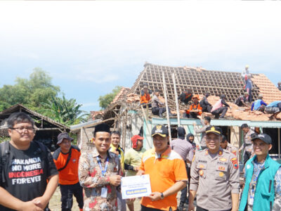 Salurkan Bantuan Rp5 Juta Untuk Korban Bencana