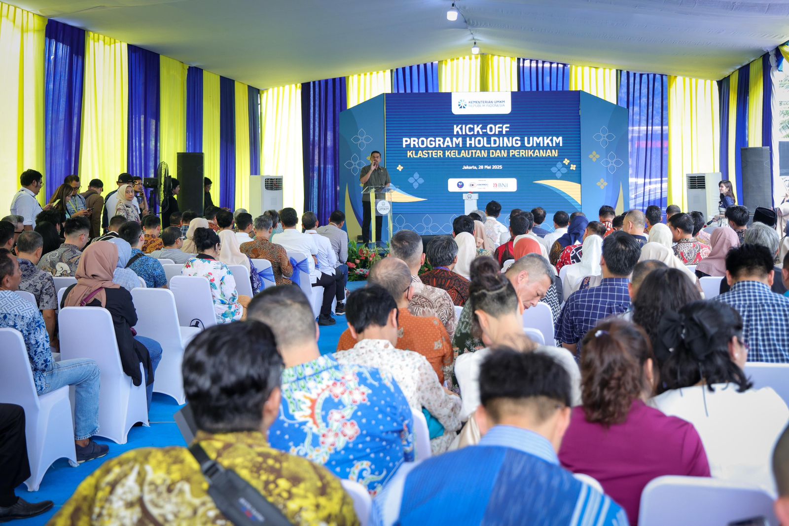 Menteri UMKM Lepas Ekspor Perdana Ikan Layur ke China Lewat Program Holding UMKM