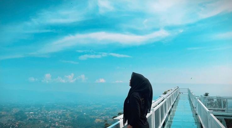 Jembatan Kaca Bukit Manik, Wisata Indah Penopang UMKM