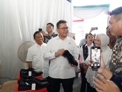 Mendag Lepas Ekspor Perdana Alas Kaki UMKM Surabaya ke Kuwait