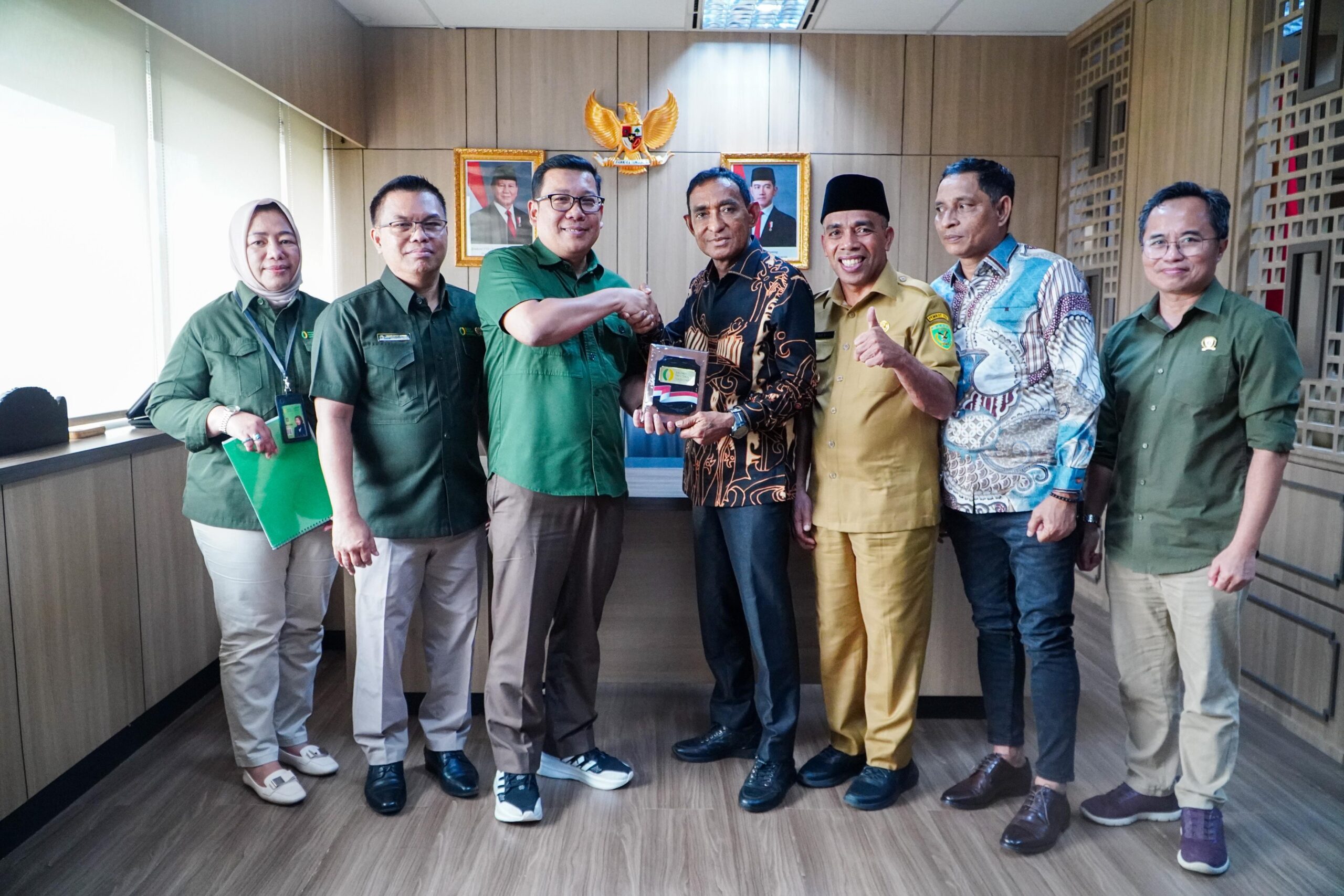 Kepala Badan Pangan Nasional Arief Prasetyo Adi menerima kunjungan Wali Kota Tual, Akhmad Yani Renuat.
