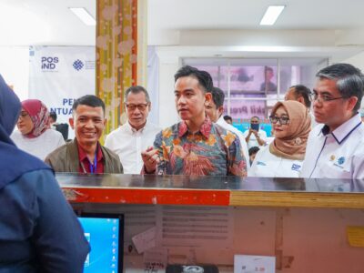 Wapres Gibran Tinjau Penyaluran BSU 2025 di Jakarta Selatan