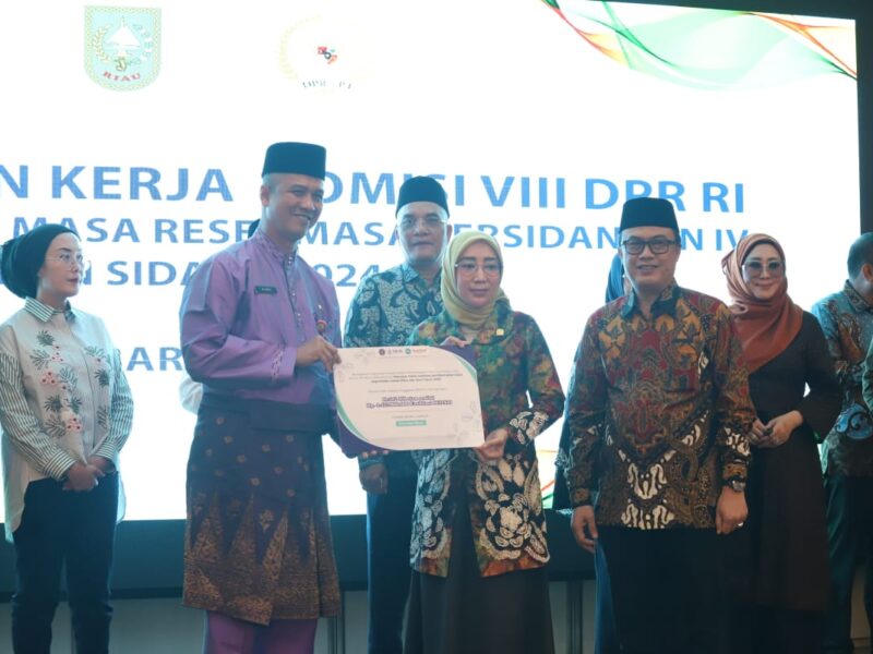 Penyerahan ini dilakukan dalam pertemuan resmi antara Pemerintah Provinsi Riau dan Komisi VIII DPR RI yang digelar di Ruang Rapat Melati, Kantor Gubernur Riau, Sabtu (26/7/2025). Total nilai fasilitasi dari program ini mencapai lebih dari Rp4,45 miliar.