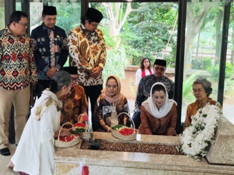 Dewan Koperasi Indonesia (Dekopin) ke makam Mohammad Hatta atau Bung Hatta, dalam rangka memperingati Hari Koperasi Nasional (Harkopnas) ke-78 tahun 2025.