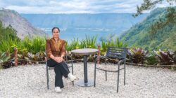 Wakil Menteri Pariwisata (Wamenpar) Ni Luh Puspa menggelar rapat koordinasi bersama kepala daerah di kawasan Danau Toba dan instansi terkait, sebagai langkah konkret memperkuat kolaborasi untuk meraih kembali status Green Card UNESCO bagi Geopark Kaldera Toba