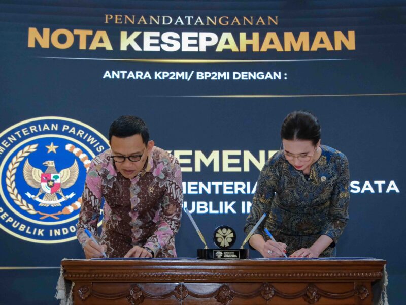 Kementerian Pariwisata memperkuat kolaborasi dengan Kementerian Pelindungan Pekerja Migran Indonesia (P2MI) untuk meningkatkan peran pekerja migran Indonesia (PMI) yang dalam pembangunan pariwisata nasional, pemberdayaan masyarakat, serta perluasan promosi pariwisata Indonesia ke dunia internasional. Para pekerja migran ini juga akan mendapatkan pelatihan sebagai duta pariwisata Indonesia.