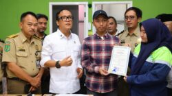 Wakil Menteri Ketenagakerjaan, Immanuel Ebenezer Gerungan, melakukan inspeksi mendadak (sidak) ke dua perusahaan di Kota Malang, Jawa Timur, Selasa (15/7/2025).