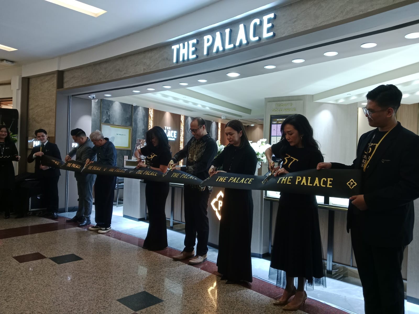 Pembukaan gerai baru The Palace Jeweler di mal Ciputra. FOto: Ratih