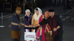 Wamendag Roro menghadiri APEKSI Nite Carnival di Kediri, Jawa Timur.