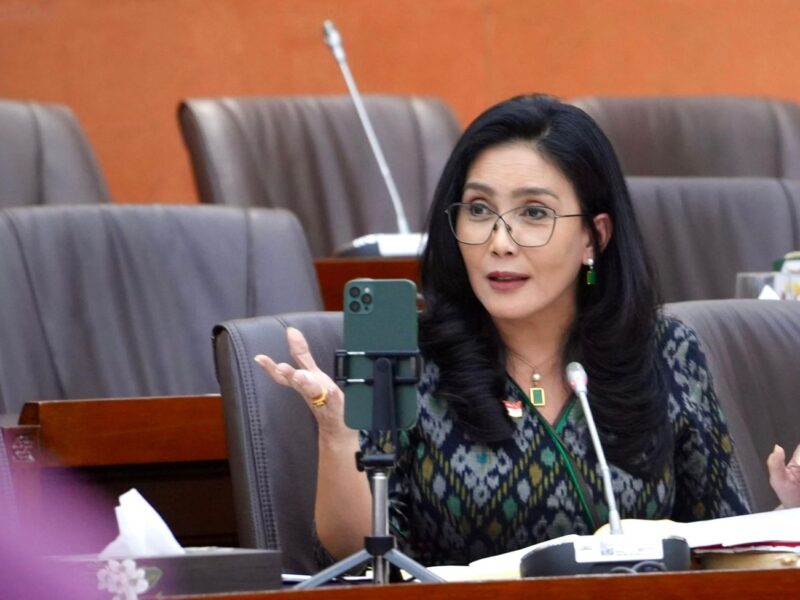 Anggota Komisi VI DPR RI Dr Rieke Diah Pitaloka .