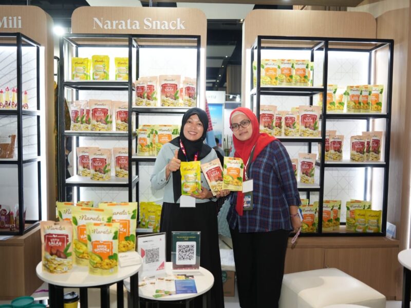 Rosmaini Alesha Azzahra, pemilik Narata Healthy Snack. Foto: Gema/PeluangNews