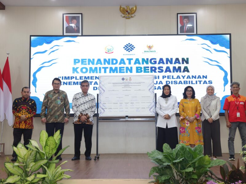 Penandatanganan nota kesepahaman antara Kepala Balai Besar Pelatihan Vokasi (BBPVP) Makassar La Ode Haji Polondu bersama dengan 19 Bupati/Wali Kota dari Provinsi Sulawesi Selatan, Sulawesi Tengah, Sulawesi Barat dan Sulawesi Tenggara di Aula Syekh Yusuf BBPVP Makassar, Sulawesi Selatan, Jumat (25/7/2025).