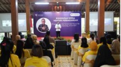 Mendag Budi Santoso meninjau PT Sido Muncul.