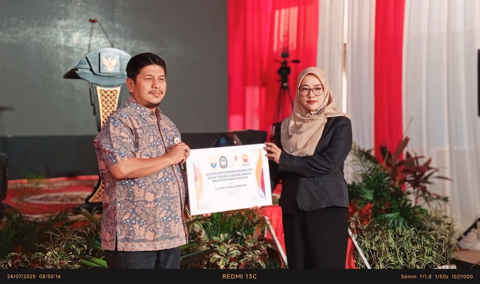 PetroChina International Jabung Ltd menyerahkan bantuan Program Pelibatan dan Pengembangan Masyarakat (PPM) kepada Sekolah Luar Biasa (SLB) Negeri Tanjung Jabung Timur.