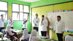 Wakil Menteri Perdagangan Dyah Roro Esti Widya Putri meninjau pelaksanaan Program Makan Bergizi Gratis (MBG) di Sekolah Dasar Negeri (SDN) Rawabadak, Kabupaten Subang