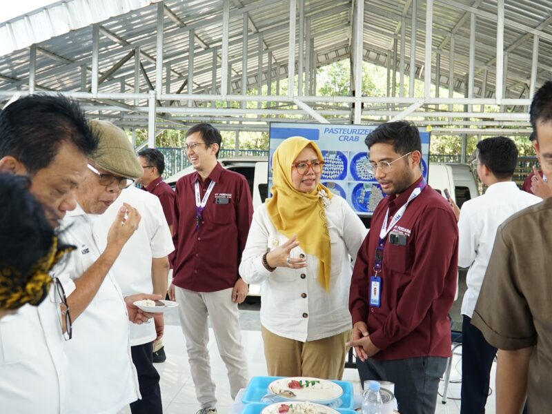 Direktur Kewaspadaan Pangan NFA, Nita Yulianis, saat mendampingi Komisi IV DPR RI dalam kunjungan ke Pelabuhan Perikanan Nasional (PPN) Kejawanan, Cirebon