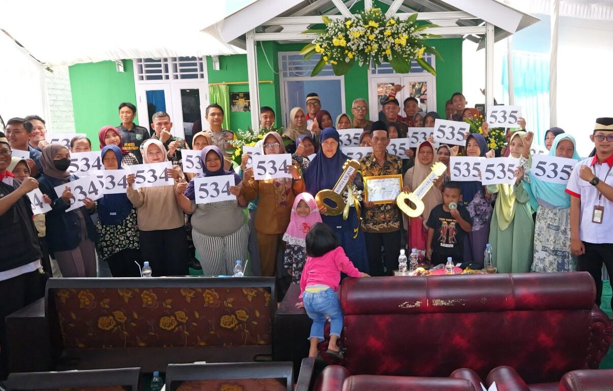 Kopsyah BMI Serahkan Dua Rumah Gratis Lagi di Subang, Total Sudah 535 Unit