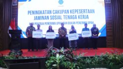 acara Sosialisasi Peningkatan Cakupan Kepesertaan Program Jaminan Sosial Tenaga Kerja (Jamsostek) bagi pekerja PU dan pekerja BPU, di kota Mataram, Nusa Tenggara Barat.