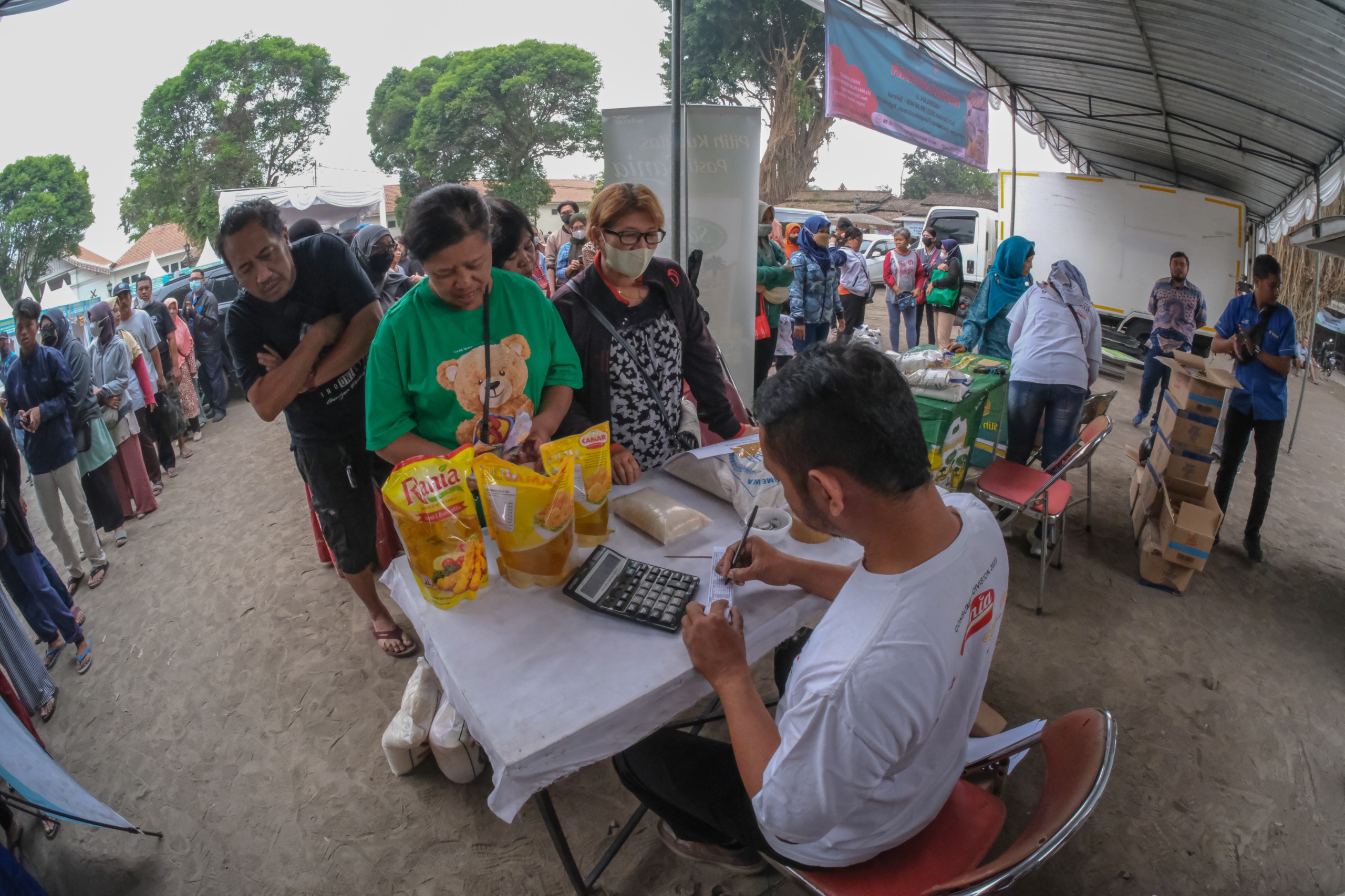 Bazar pangan murah. Foto: infopublik